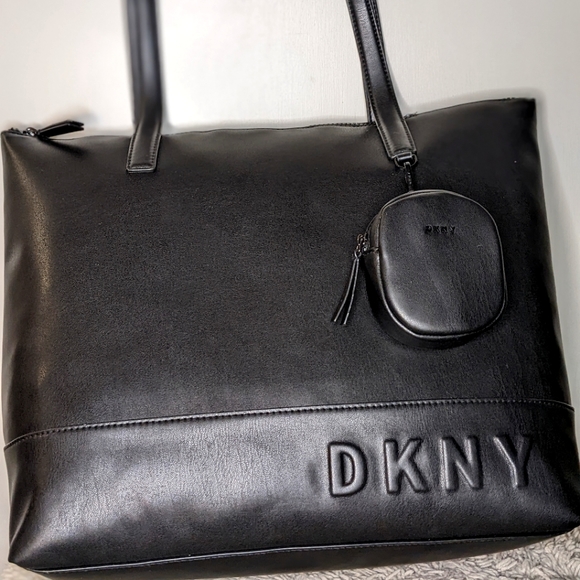 Dkny Handbags - DKNY Tote with zipper and removable coin purse